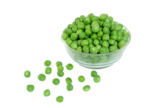 green peas in a glass bowl with transparent background. green fresh matar