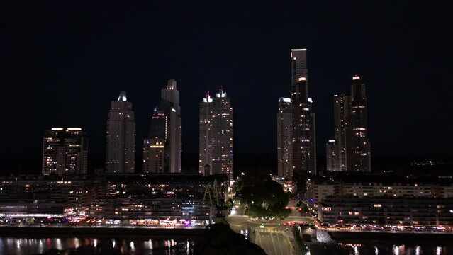 Edificios en Puerto Madero, Ciudad Aut&oacute;noma de Buenos Aires, Argentina.