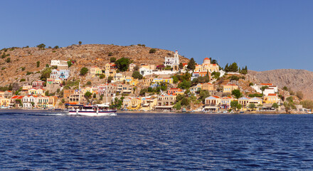 Obraz premium Multi-colored facades of houses in the village Symi on a sunny day.