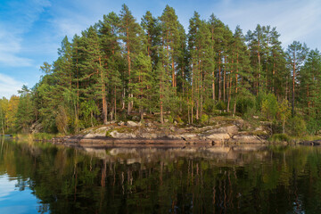 Obraz premium Lake Ladoga near the village Lumivaara on a sunny autumn day, Ladoga skerries, Lakhdenpokhya, Republic of Karelia, Russia