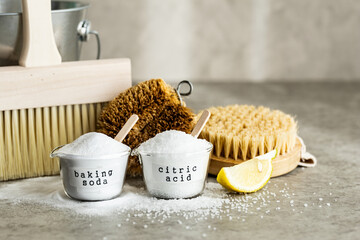 重曹とクエン酸と掃除道具　環境にやさしい洗剤