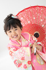 七五三の女の子　girl wearing kimono