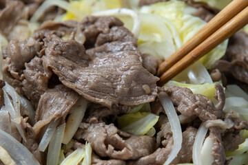 牛肉野菜炒め、調理シーンのアップ。
