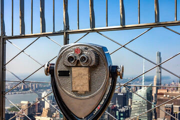 Binoculars in the observatory of the Empire State Building, an ideal place to enjoy the skyline of New York City.