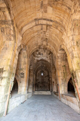 The Susuz Han is located 74 km from Antalya, in the center of the village of Susuz, approximately 4 km off the Antalya-Burdur road.