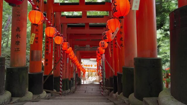 伏見稲荷、宵宮祭の千本鳥居