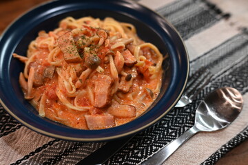 トマトソースパスタ