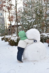 child loves snowman