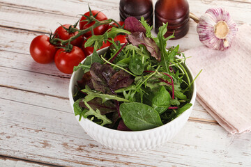 Mix salad in the bowl