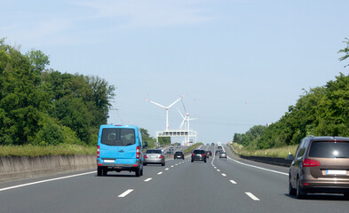 Fototapeta na wymiar Autobahnverkehr auf der Höhe Bönen, Autobahn 2 in Richtung Hannover