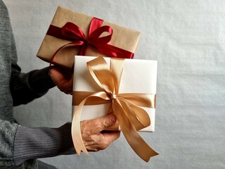 Hand holding a gift boxes