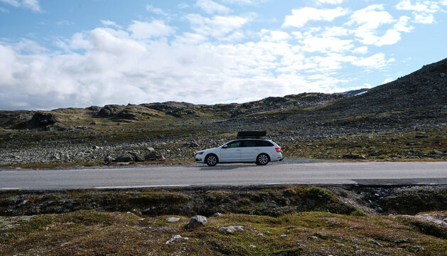 car with rooftop tent on the road