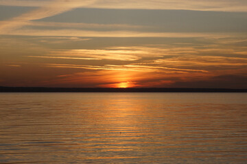 Obraz premium sunset view on Lake Pleshcheyevo