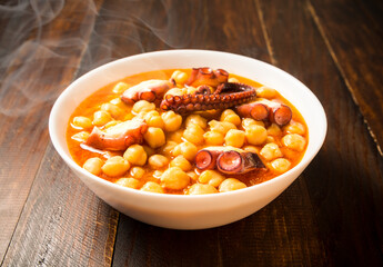 Garbanzos con pulpo