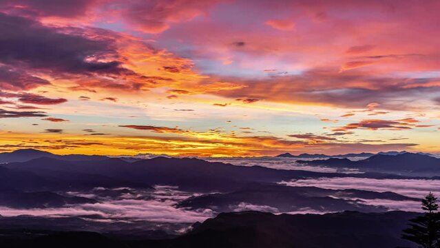 夏のアルプス　御嶽山五合目から見る日の出と雲海タイムラプス　日本の山　長野県