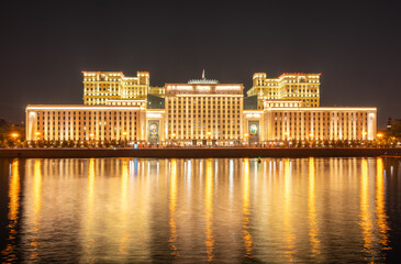 Fototapeta na wymiar Night view of the Ministry of Defence of Russian Federation, and Moscow river embakmen