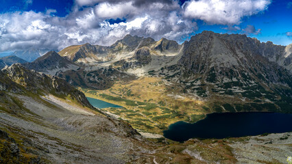 view of the mountains and lakes © Pawe