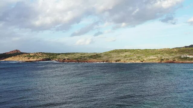 survol des plages d'isola rossa en Sardaigne du nord