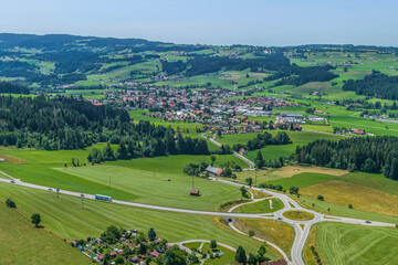 Blick in das Rothachtal im Westallgäu auf die Gemeinde Weiler © ARochau