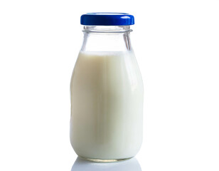 Flasche mit Milch isoliert auf weißen Hintergrund, Freisteller 