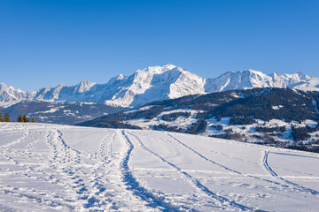 Fototapeta na wymiar Paths in the Mont Blanc massif in Europe, France, Rhone Alpes, Savoie, Alps, in winter on a sunny day.