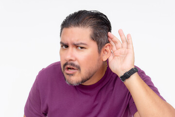 Obraz premium A middle aged man trying to listen to a faint sound. Gesturing with his hand on his ear. Having trouble hearing. Isolated on a white background.