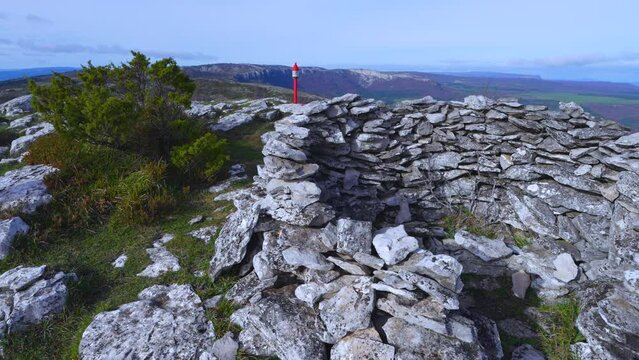 Summit of a mountain on the path to the so-called Lobera de Barr&oacute;n in the Sierra de Arcamo. Artaza. Alava. Basque Country. Spain. Europe