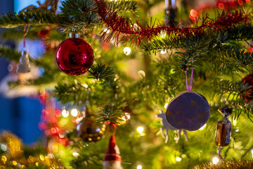 Boże Narodzenie i ozdoby wigilijne i choinkowe w zbliżeniu