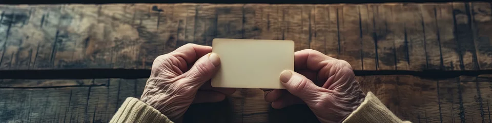 Türaufkleber Alte Türen old hands holding blank card 