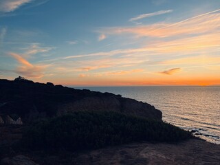 Fototapeta premium Ocean and purple sky at the ocean bay, orange ocean horizon