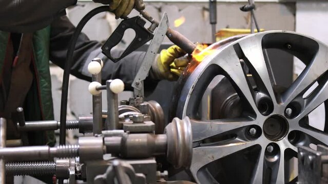 Aligning car rims. Tire service. ONE HUNDRED.