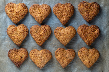 Obraz premium Home made heart shaped shortbread cookies on baking tray