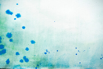 abstrakter Hintergrund in türkis mit blauen Farbspritzern und Sprenkeln, Aquarellfarbe