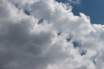 Fototapeta na wymiar Spring clouds in the blue sky.