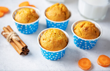 Carrot muffins with drink