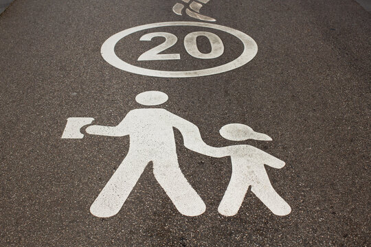 recommend clip art: Street markings for pedestrian area
