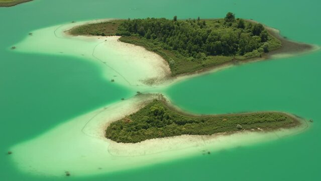 vue a&eacute;rienne du lac d'aiguebelette
