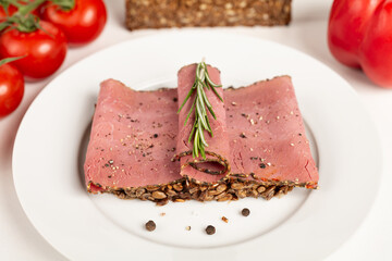 Scheibe Vollkornbrot mit Rindersaftschinken