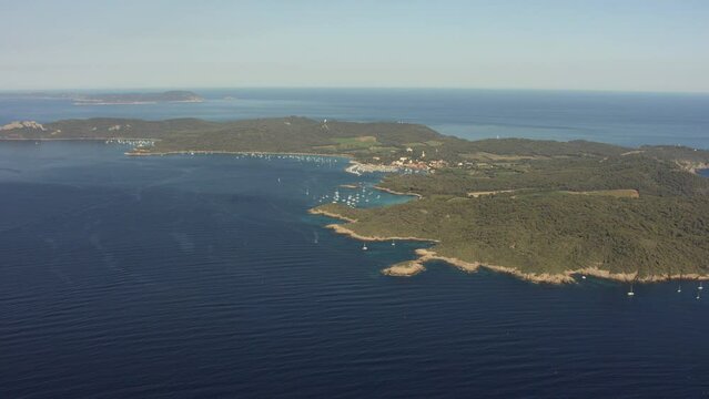 vue a&eacute;rienne de porquerolles
