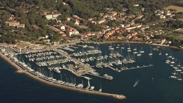 vue a&eacute;rienne de porquerolles