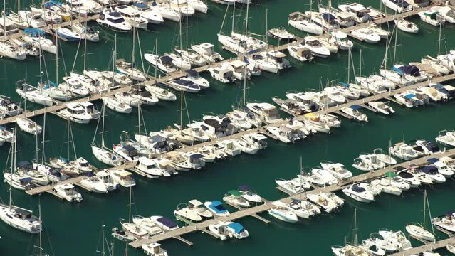 vue a&eacute;rienne du port de saint rapha&euml;l