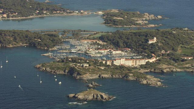 vue a&eacute;rienne de six fours les plages