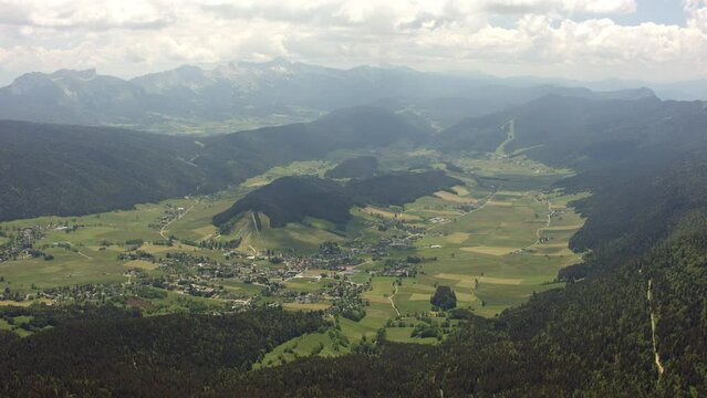vue a&eacute;rienne d'Autrans