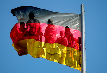 Eine Gruppe von Migranten geht nach Deutschland	