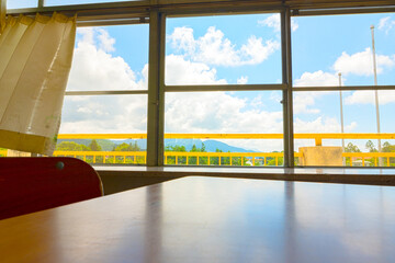 学校の教室から見える青空