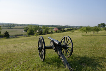 10 pounder Parrott riffled cast iron artillery piece model 1861 at Gettysburg. Battlefield in the background - obrazy, fototapety, plakaty