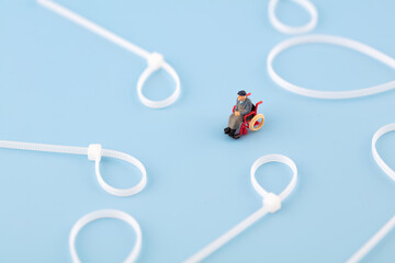 Miniaturized creative trap around the elderly