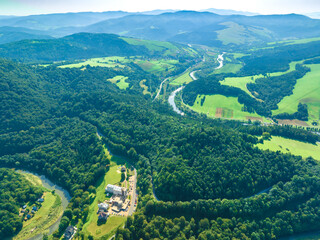 Lot nad Łopatą Polską w Żegiestowie-Zdroju latem. Piękny, letni krajobraz. © rogozinski