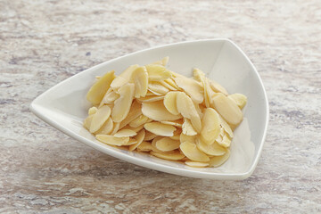Almond nut slices for culinary