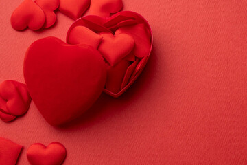 赤いたくさんのハートのバレンタインのイメージ